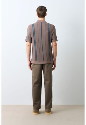 Polo Manga Corta Tejida Para Hombre Espectral Polo Manga Corta Tejida Para Hombre Espectral Tabaco S VÉLEZ