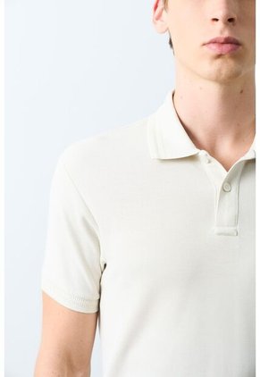 Polo Manga Corta Essential Para Hombre Textura Polo Manga Corta Essential Para Hombre Textura Arena XS VÉLEZ