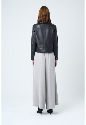 Chaqueta Kalaha De Cuero Para Mujer Silueta Trucker Chaqueta Kalaha De Cuero Para Mujer Silueta Trucker Negro XXL VÉLEZ