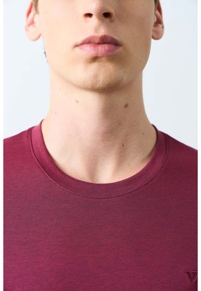 Camiseta Micropima Arizona Para Hombre Semi Ajustada Camiseta Micropima Arizona Para Hombre Semi Ajustada Vinotinto S VÉLEZ