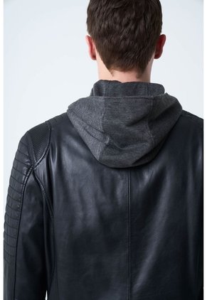 Chaqueta Belmont De Cuero Para Hombre Capucha Y Pechera Chaqueta Belmont De Cuero Para Hombre Capucha Y Pechera Negro S VÉLEZ