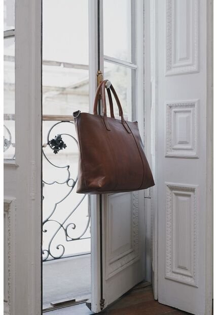 Shopping Esencial En Cuero Para Hombre Efecto Artesanal Shopping Esencial En Cuero Para Hombre Efecto Artesanal Miel Vélez