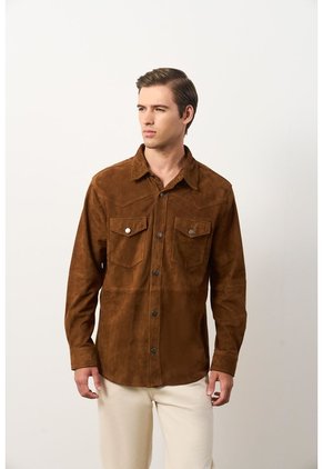 Camisa Mutara De Cuero Gamuzado Para Hombre Semi Ajustada Camisa Mutara De Cuero Gamuzado Para Hombre Semi Ajustada Tabaco M VÉLEZ