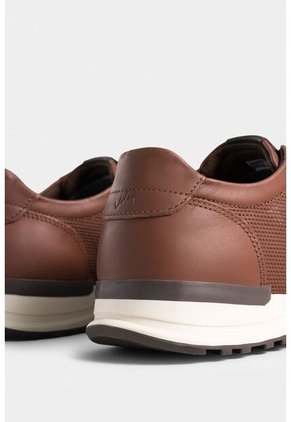 Tenis Vuelos De Cuero Para Hombre Combinación De Texturas Tenis Vuelos De Cuero Para Hombre Combinación De Texturas Miel 42 VÉLEZ