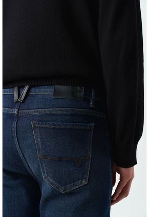 Jean Mutante Para Hombre Semi Fitted Jean Mutante Para Hombre Semi Fitted Azul Oscuro 34 VÉLEZ