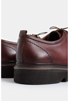 Zapato De Cordón Ambar De Cuero Para Hombre Detalle Costura Contraste Zapato De Cordón Ambar De Cuero Para Hombre Detalle Costura Contraste Vinotinto 40 VÉLEZ
