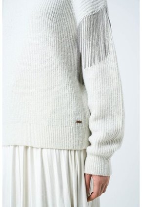 Sweater Draco Tejido Para Mujer Detalle Flecos Y Millaré Sweater Draco Tejido Para Mujer Detalle Flecos Y Millaré Crema XL VÉLEZ