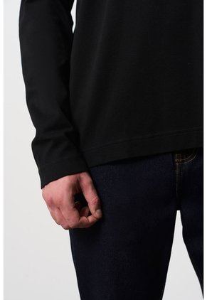 Camiseta Tejida Manga Larga Para Hombre Sabina Camiseta Tejida Manga Larga Para Hombre Sabina Negro M VÉLEZ