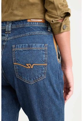 Jean Caltha En Denim Rígido Para Mujer Detalles Cuero Jean Caltha En Denim Rígido Para Mujer Detalles Cuero Azul 12 Vélez