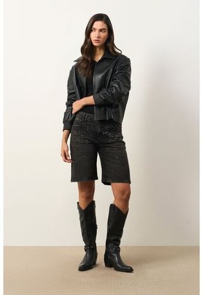 Bermuda Recta Con Detalle Taches Para Mujer Efos Bermuda Recta Con Detalle Taches Para Mujer Efos Negro 10 VÉLEZ
