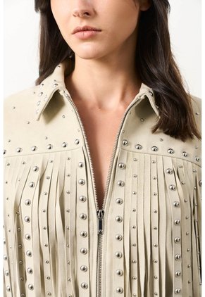 Chaqueta Trucker De Gamuza Con Flecos Para Mujer Dakota Chaqueta Trucker De Gamuza Con Flecos Para Mujer Dakota Arena M VÉLEZ
