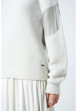 Sweater Draco Tejido Para Mujer Detalle Flecos Y Millaré Sweater Draco Tejido Para Mujer Detalle Flecos Y Millaré Crema L VÉLEZ