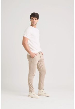 Pantalón Chino Italo Para Hombre Semifitted Pantalón Chino Italo Para Hombre Semifitted Arena 28 VÉLEZ