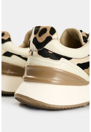 Tenis De Cuero Pelo Con Animal Print Para Mujer Elios Tenis De Cuero Pelo Con Animal Print Para Mujer Elios Arena 41 VÉLEZ