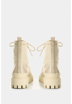 Botines Folia De Cuero Para Mujer Inspiración Militar Botines Folia De Cuero Para Mujer Inspiración Militar Arena 40 VÉLEZ