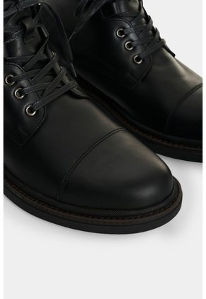 Botas Carioca 2.0 En Cuero Para Hombre Estilo Outdoor Botas Carioca 2.0 En Cuero Para Hombre Estilo Outdoor Negro 45 VÉLEZ