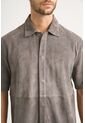 Camisa Manga Corta Orión De Cuero Gamuzado Para Hombre Semi Fitted Camisa Manga Corta Orión De Cuero Gamuzado Para Hombre Semi Fitted Gris M VÉLEZ de Vélez
