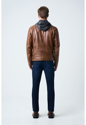 Chaqueta Belmont De Cuero Para Hombre Capucha Y Pechera Chaqueta Belmont De Cuero Para Hombre Capucha Y Pechera Miel M VÉLEZ