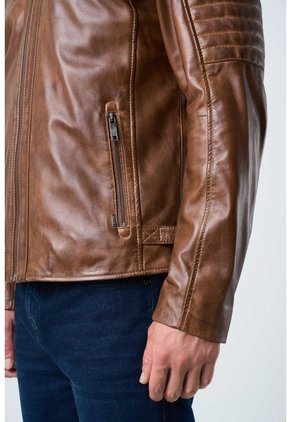 Chaqueta Belmont De Cuero Para Hombre Capucha Y Pechera Chaqueta Belmont De Cuero Para Hombre Capucha Y Pechera Miel M VÉLEZ