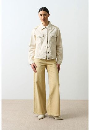 Chaqueta Circe Trucker En Black Denim Aplique Bordado Chaqueta Circe Trucker En Black Denim Aplique Bordado Crema M VÉLEZ