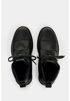 Botas Carioca 2.0 En Cuero Para Hombre Estilo Outdoor Botas Carioca 2.0 En Cuero Para Hombre Estilo Outdoor Negro 38 VÉLEZ