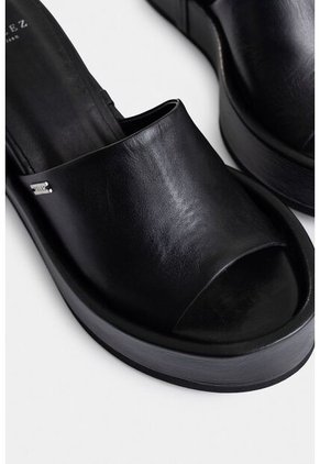 Sandalia Plataforma Geranio De Cuero Para Mujer Dima Ovalada Sandalia Plataforma Geranio De Cuero Para Mujer Dima Ovalada Negro 41 Vélez