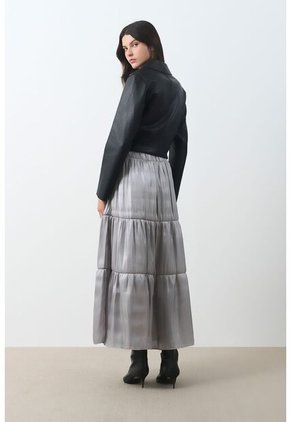 Blazer Astromelia En Cuero Ovino Para Mujer Silueta Recta Blazer Astromelia En Cuero Ovino Para Mujer Silueta Recta Negro L VÉLEZ