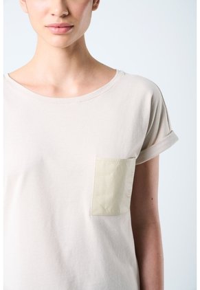 Camiseta Manga Corta Para Mujer Bolsillo Cuero Camiseta Manga Corta Para Mujer Bolsillo Cuero Arena M VÉLEZ