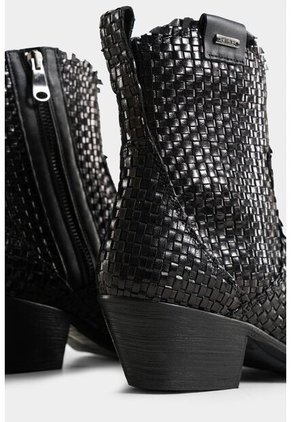 Botines Uyuni De Cuero Para Mujer Capellada Tejida Botines Uyuni De Cuero Para Mujer Capellada Tejida Negro 36 VÉLEZ