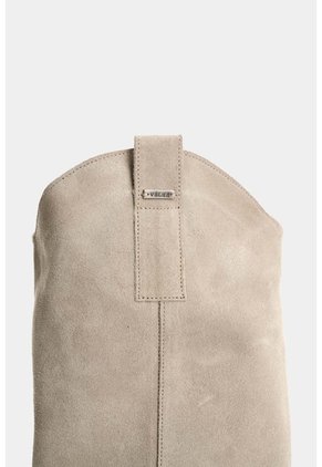 Bota En Gamuza Para Mujer Maguey Bota En Gamuza Para Mujer Maguey Arena 41 VÉLEZ