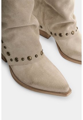 Bota En Gamuza Para Mujer Maguey Bota En Gamuza Para Mujer Maguey Arena 41 VÉLEZ