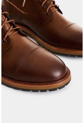 Botas De Cuero Para Hombre Ray Botas De Cuero Para Hombre Ray Miel 40 VÉLEZ