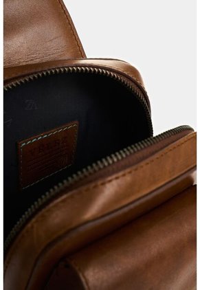 Manos Libres Lyra De Cuero Para Hombre Efecto Encerado Manos Libres Lyra De Cuero Para Hombre Efecto Encerado Miel VÉLEZ