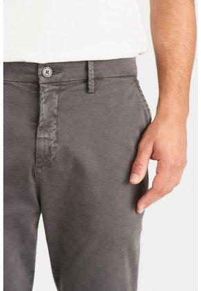 Pantalón Chino Italo Para Hombre Semifitted Pantalón Chino Italo Para Hombre Semifitted Gris Pistola 30 VÉLEZ