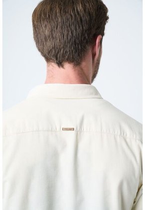 Camisa Manga Larga Bosa Para Hombre Semi Fitted Camisa Manga Larga Bosa Para Hombre Semi Fitted Crema XXL VÉLEZ