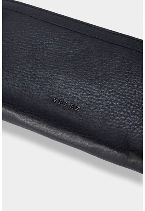 Billetera Porta Chequera Arezzo De Cuero Para Mujer Contraste De Color Billetera Porta Chequera Arezzo De Cuero Para Mujer Contraste De Color Negro Vélez