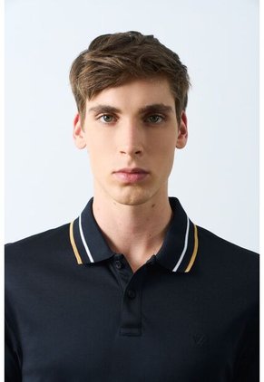 Polo Manga Corta Para Hombre Luzia Polo Manga Corta Para Hombre Luzia Negro L VÉLEZ