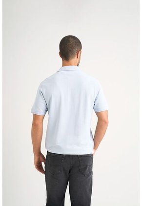 Polo Para Hombre Semi Fit Detalle Jacquard Polo Para Hombre Semi Fit Detalle Jacquard Azul Claro XXL VÉLEZ