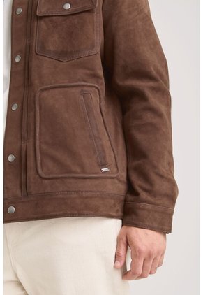 Chaqueta Aron En Gamuza Para Hombre Detalle Cuero Chaqueta Aron En Gamuza Para Hombre Detalle Cuero Cafe M VÉLEZ