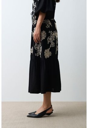 Vestido Bordado Cuello Nerú Para Mujer Efos Vestido Bordado Cuello Nerú Para Mujer Efos Negro 10 VÉLEZ