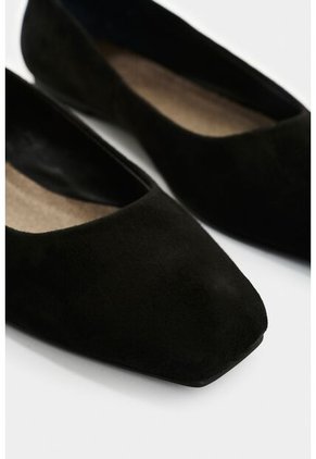 Baleta De Cuero Gamuzado Para Mujer Elia Baleta De Cuero Gamuzado Para Mujer Elia Negro 35 VÉLEZ