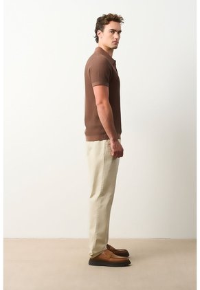 Polo Manga Corta Draco 2.0 Tejida Para Hombre Texturizada Polo Manga Corta Draco 2.0 Tejida Para Hombre Texturizada Tabaco XL VÉLEZ