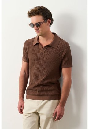 Polo Manga Corta Draco 2.0 Tejida Para Hombre Texturizada Polo Manga Corta Draco 2.0 Tejida Para Hombre Texturizada Tabaco XL VÉLEZ