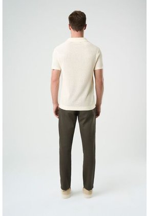 Pantalón Aron En Lino Para Hombre Ribete Cuero Pantalón Aron En Lino Para Hombre Ribete Cuero Verde Oliva 32 VÉLEZ