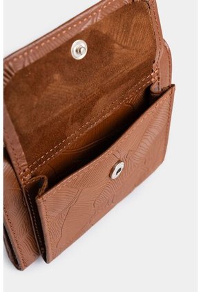 Billetera Colory De Cuero Para Mujer Grabado Placa Palmeras Billetera Colory De Cuero Para Mujer Grabado Placa Palmeras Miel Vélez