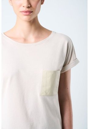 Camiseta Manga Corta Para Mujer Bolsillo Cuero Camiseta Manga Corta Para Mujer Bolsillo Cuero Arena XL VÉLEZ