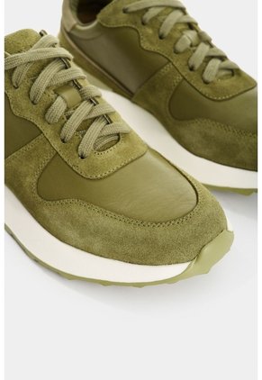 Tenis En Gamuza Para Mujer Marina Tenis En Gamuza Para Mujer Marina Verde Oliva 41 VÉLEZ