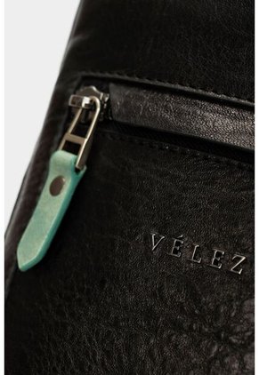 Manos Libres Mikeno De Cuero Para Hombre Cargadera Ajustable Negro Manos Libres Mikeno De Cuero Para Hombre Cargadera Ajustable Negro VÉLEZ