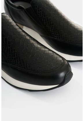 Mocasines De Cuero Grabado Para Mujer Zippa 2 Mocasines De Cuero Grabado Para Mujer Zippa 2 Negro 40 VÉLEZ