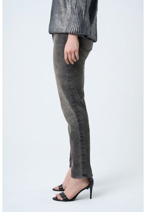 Jean Grey Silueta Mom Fit De Algodón Para Mujer Detalles Cuero Jean Grey Silueta Mom Fit De Algodón Para Mujer Detalles Cuero Gris 14 VÉLEZ